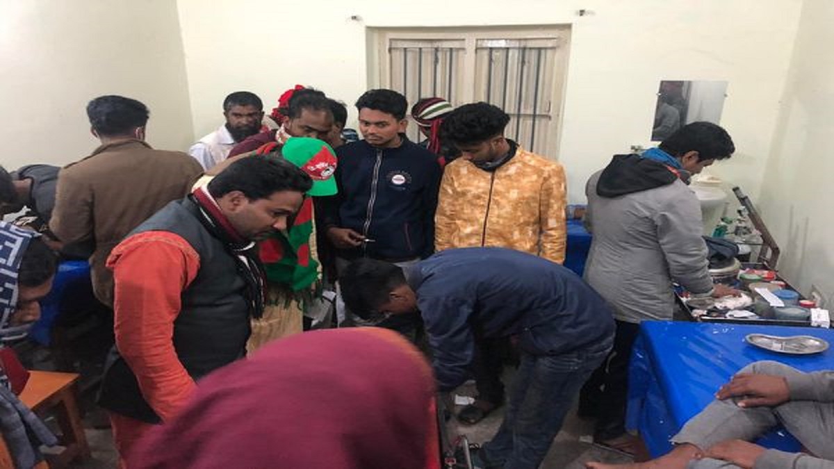 সাতক্ষীরায় সরকার দলীয় দুই প্রার্থীর কর্মীদের সংঘর্ষে আহত ৫০