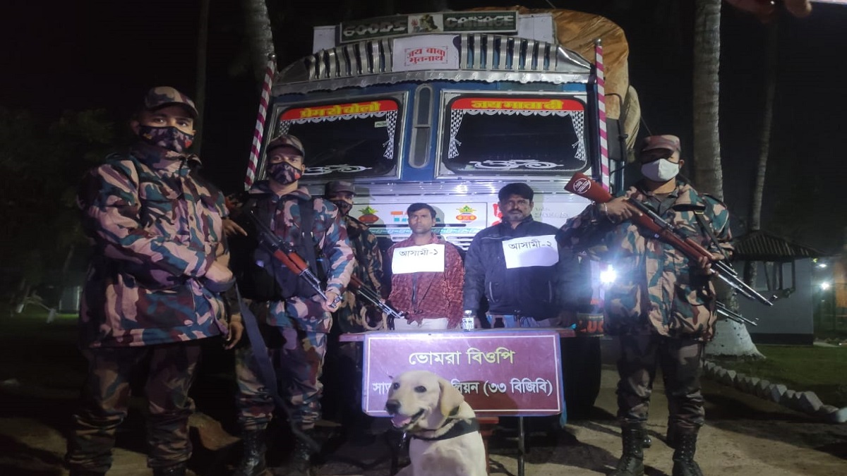 ভোমরা বন্দরে পণ্যবাহী ট্রাক থেকে ২০ লাখ টাকার এলএসডিসহ আটক ২