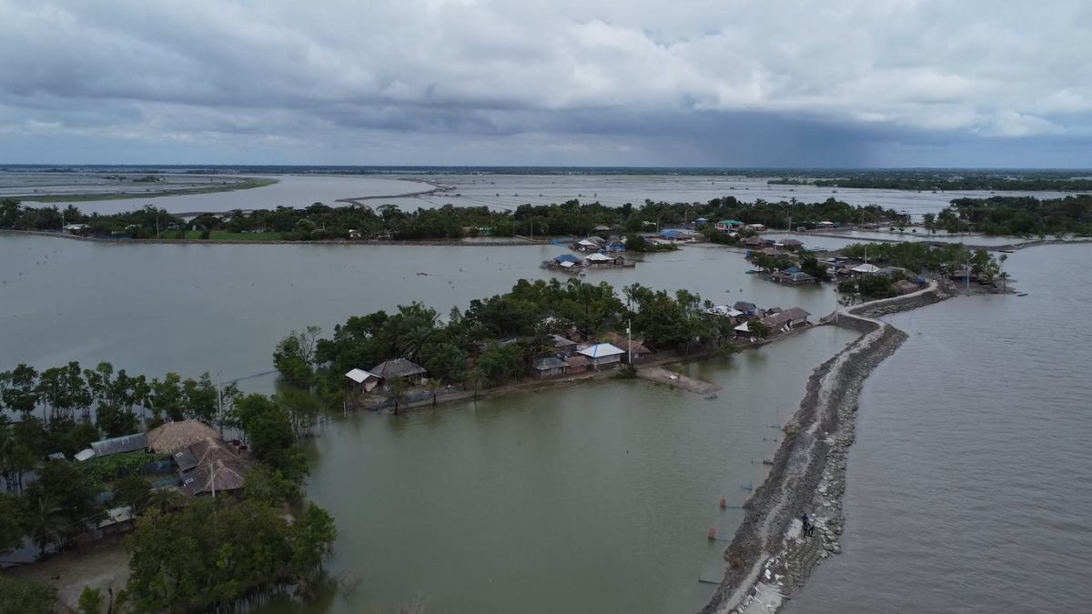 আসছে ঘূর্ণিঝড় ‘জাওয়াদ’: ক্ষতিগ্রস্ত বেড়িবাঁধ নিয়ে শঙ্কায় উপকূলবাসী