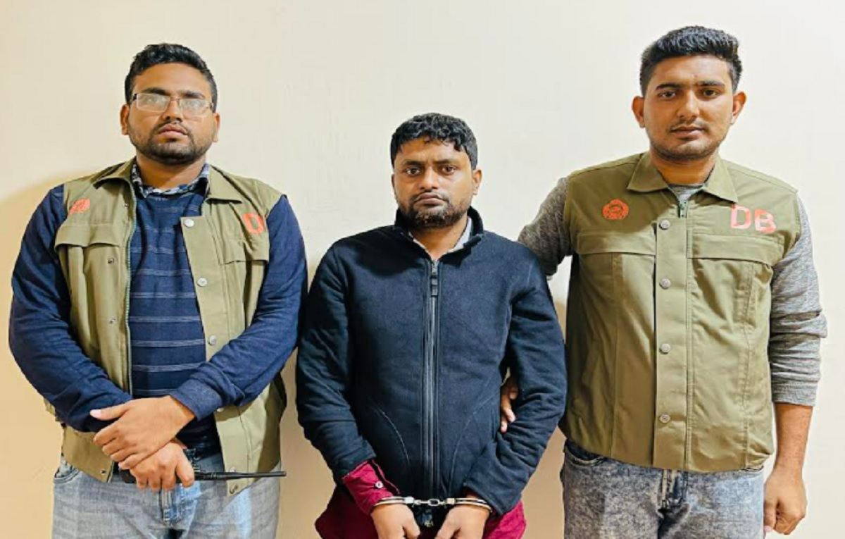 সিরাজগঞ্জে মাকে গলা কেটে হত্যার দায়ে ছেলে গ্রেফতার