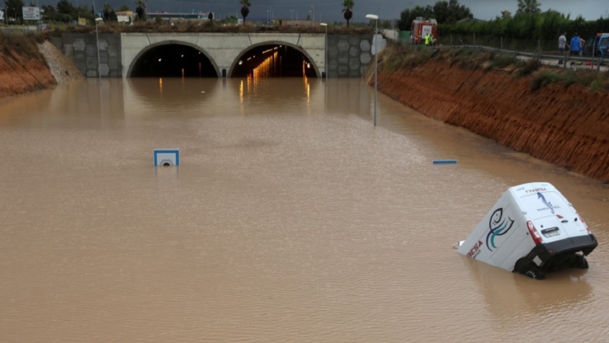 ঝড়ের প্রভাবে আকস্মিক বন্যা স্পেনে