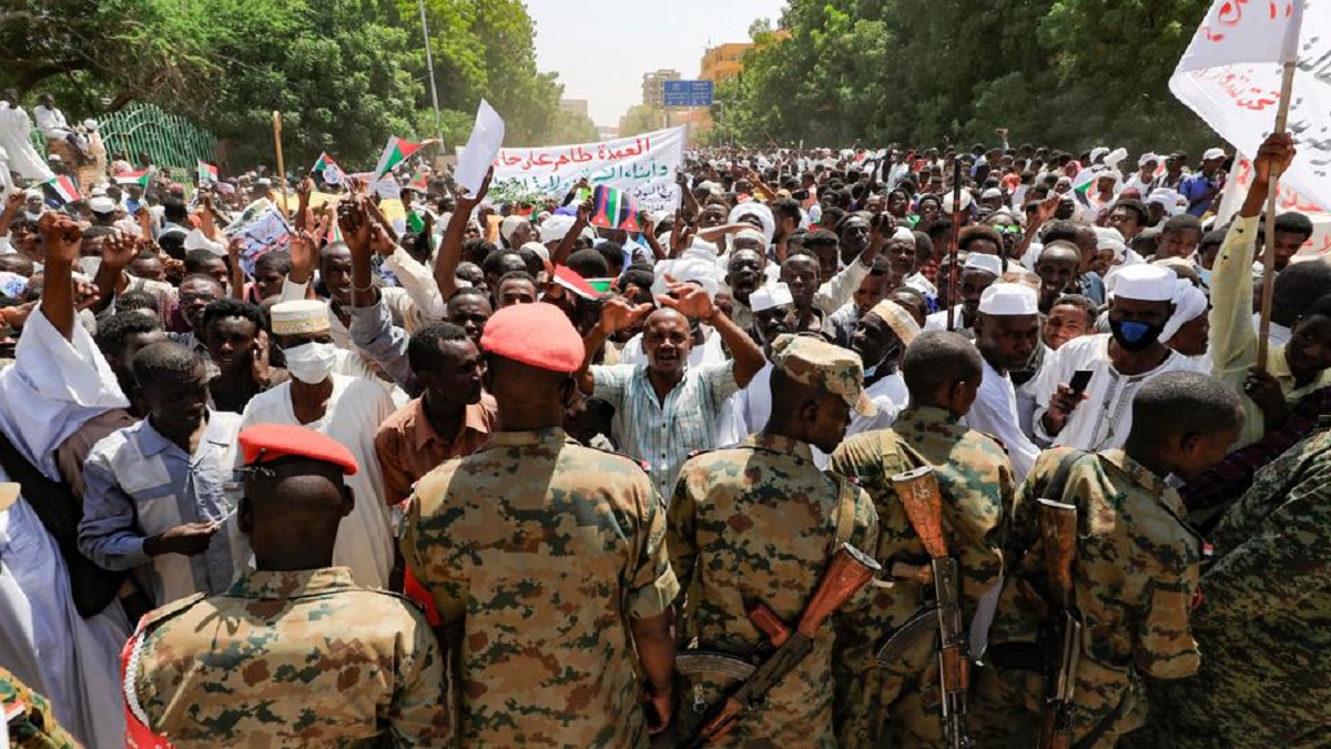 উত্তাল সুদান: নিরাপত্তা বাহিনীর গুলিতে আরও ২ আন্দোলনকারীর মৃত্যু