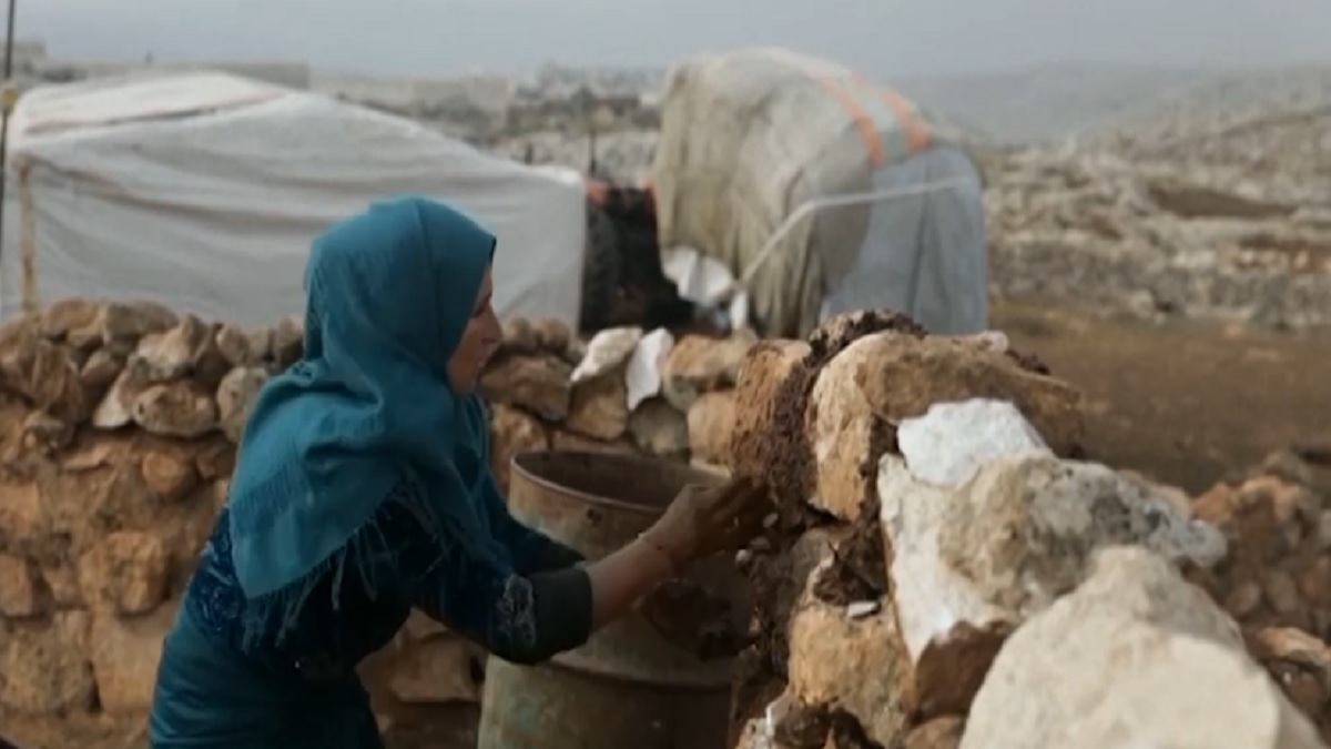 সিরিয়ায় শরণার্থীদের তাবু খাটানোয় ব্যবহৃত হচ্ছে গির্জার পাথর
