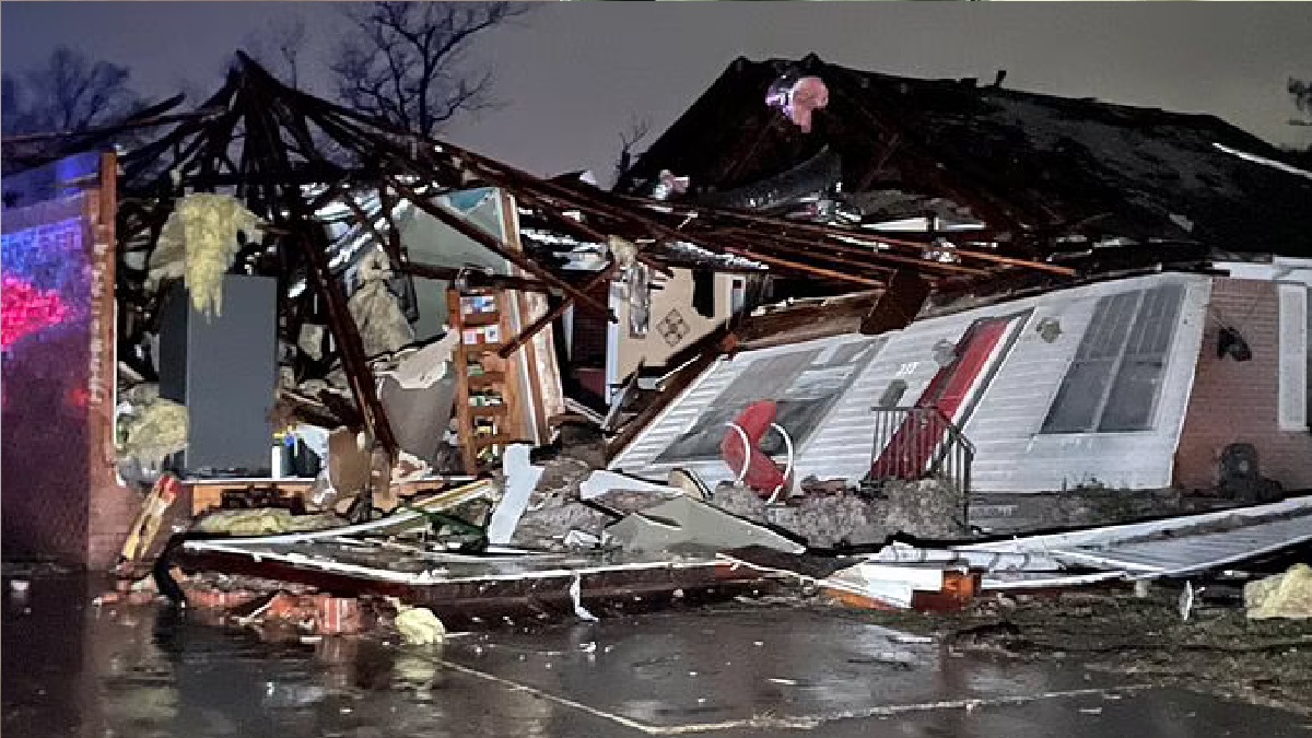 যুক্তরাষ্ট্রে ভয়াবহ টর্নেডো, শতাধিক প্রাণহানির শঙ্কা