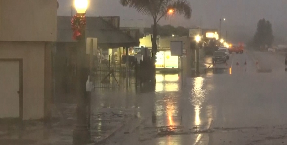 প্রাকৃতিক দুর্যোগে বিপর্যস্ত যুক্তরাষ্ট্র