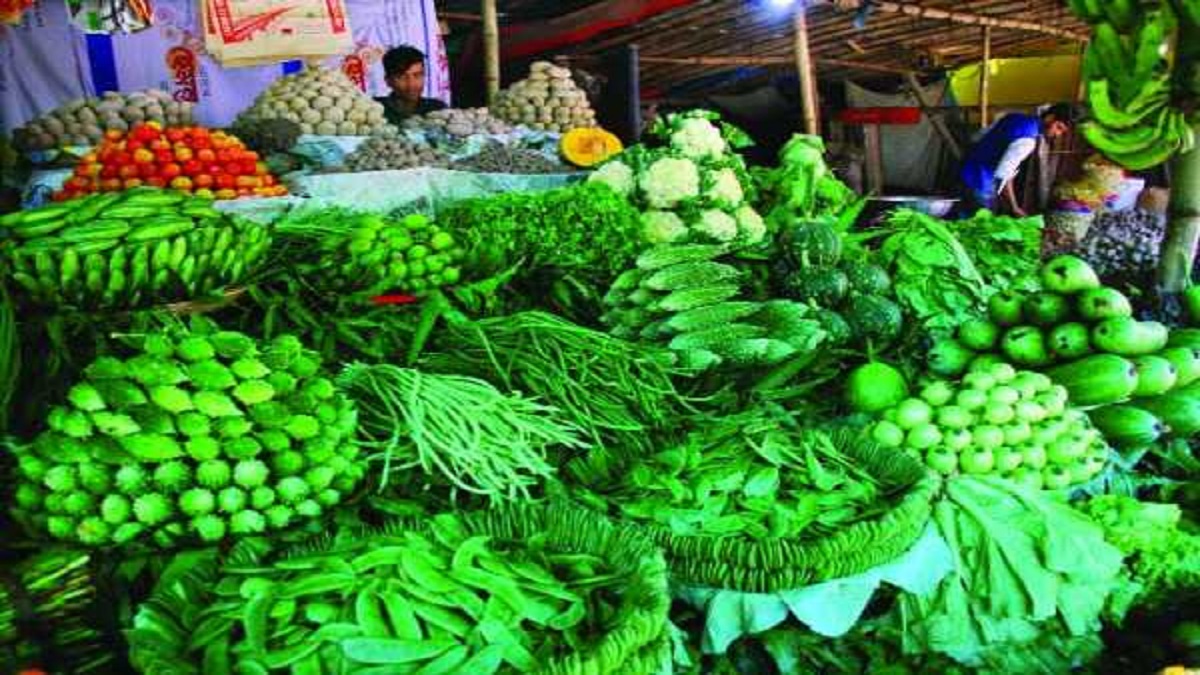 বাজারে বেড়েছে শীতকালীন সবজি, কমেছে দাম