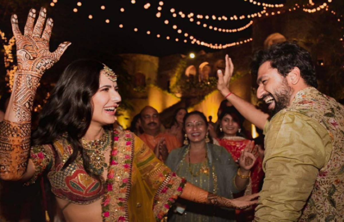 বিয়ের রেশ কাটতে না কাটতেই সুখবর দিলেন ভিকি