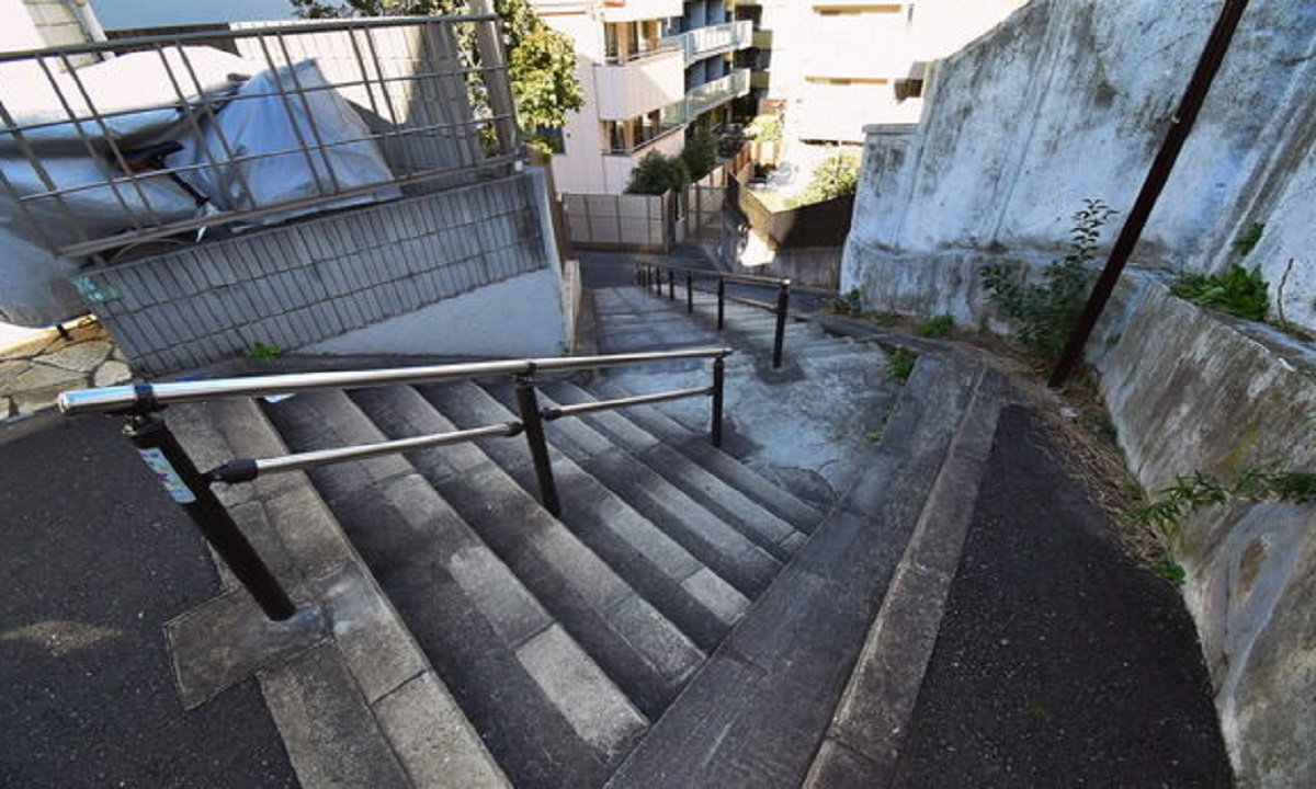 ভূতের সিঁড়ি! ওঠার সময় ৪০ ধাপ, নামতে ৩৯!