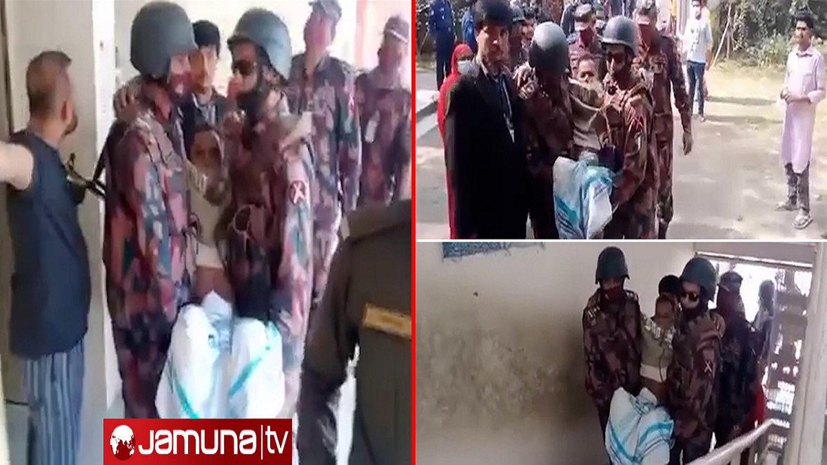 নাসিক নির্বাচনে পক্ষাঘাতগ্রস্ত ব্যক্তিকে চ্যাংদোলা করে ভোটকেন্দ্রে আনে বিজিবি