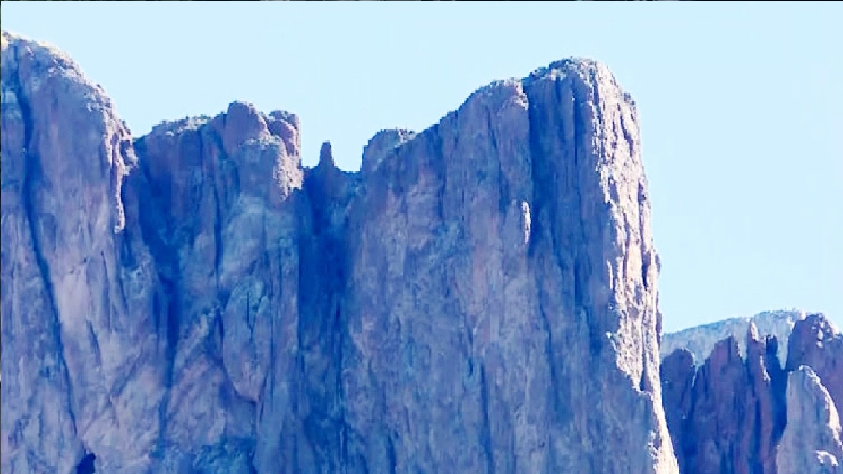 ছবি তুলতে ৭০০ ফুট উপরে, পা পিছলে পড়ে হাইকারের মৃত্যু