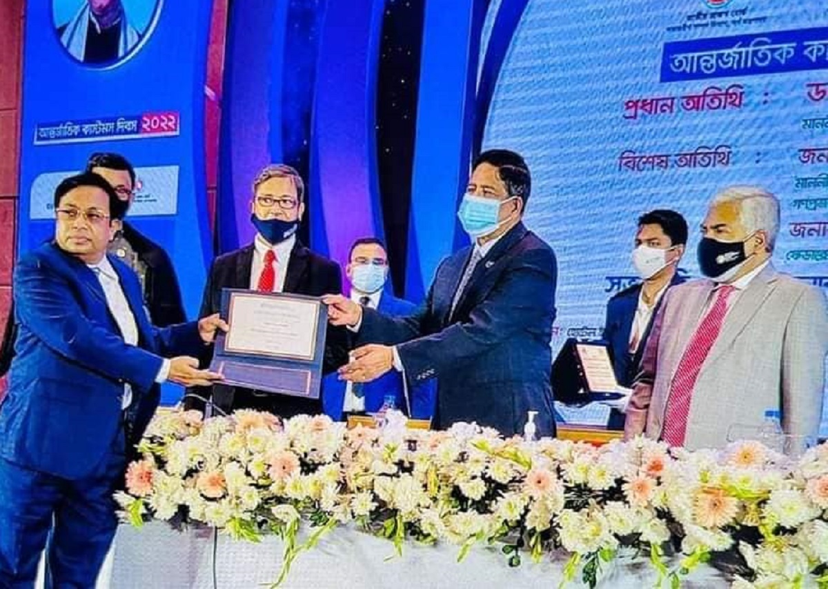 ‘সার্টিফিকেট অব মেরিট’ সম্মাননা পেলেন বেনাপোল কাস্টম হাউজ কমিশনার