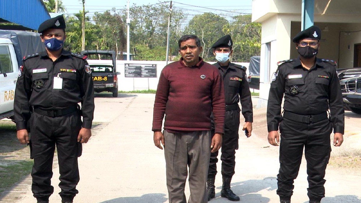 বরিশালে ‘বোমা বাবুল’ গ্রেফতার