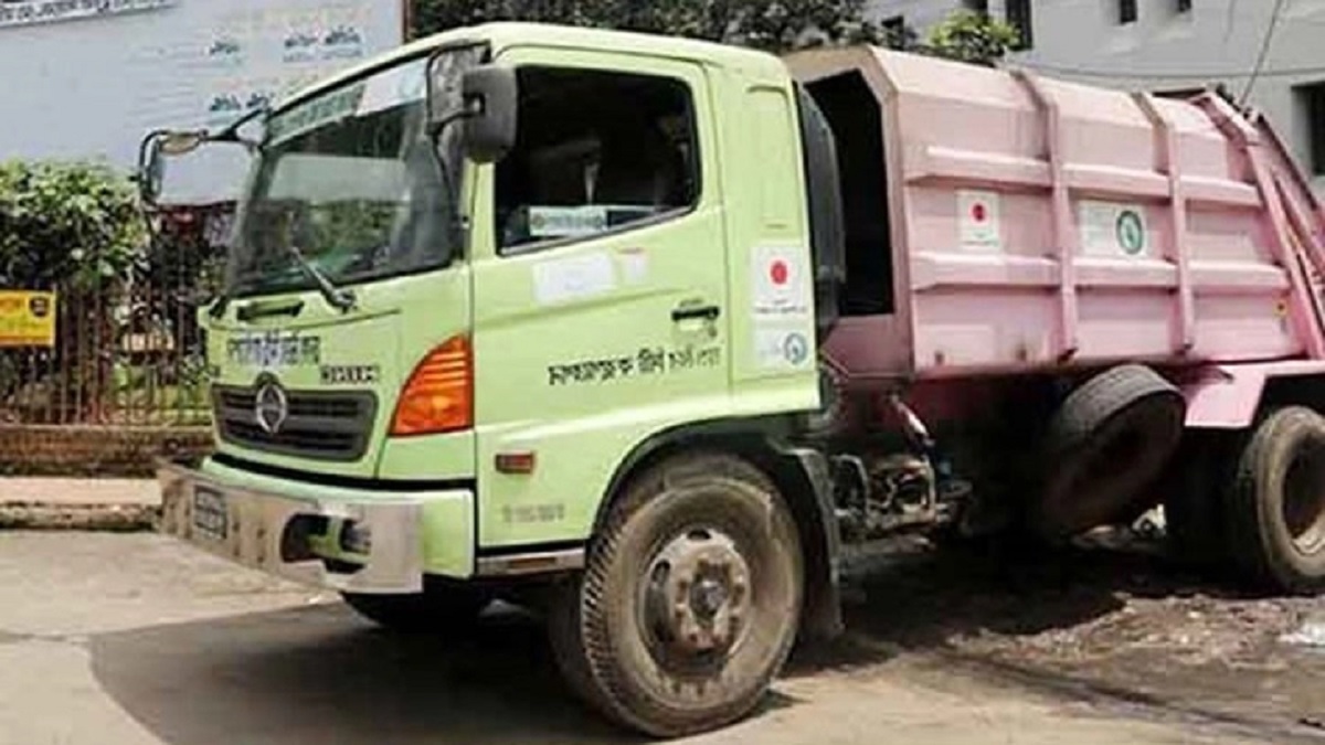 ময়লার গাড়ির ধাক্কায় এবার পরিচ্ছন্নতাকর্মী নিহত