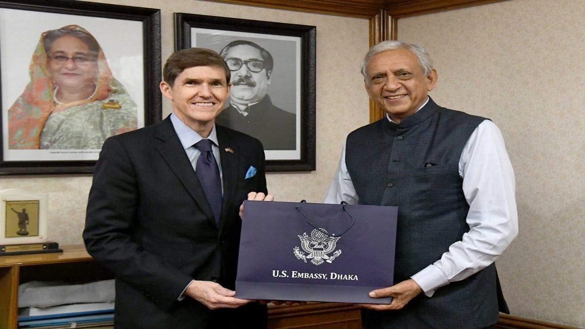 গওহর রিজভীর সাথে আর্ল মিলারের বিদায়ী সাক্ষাৎ