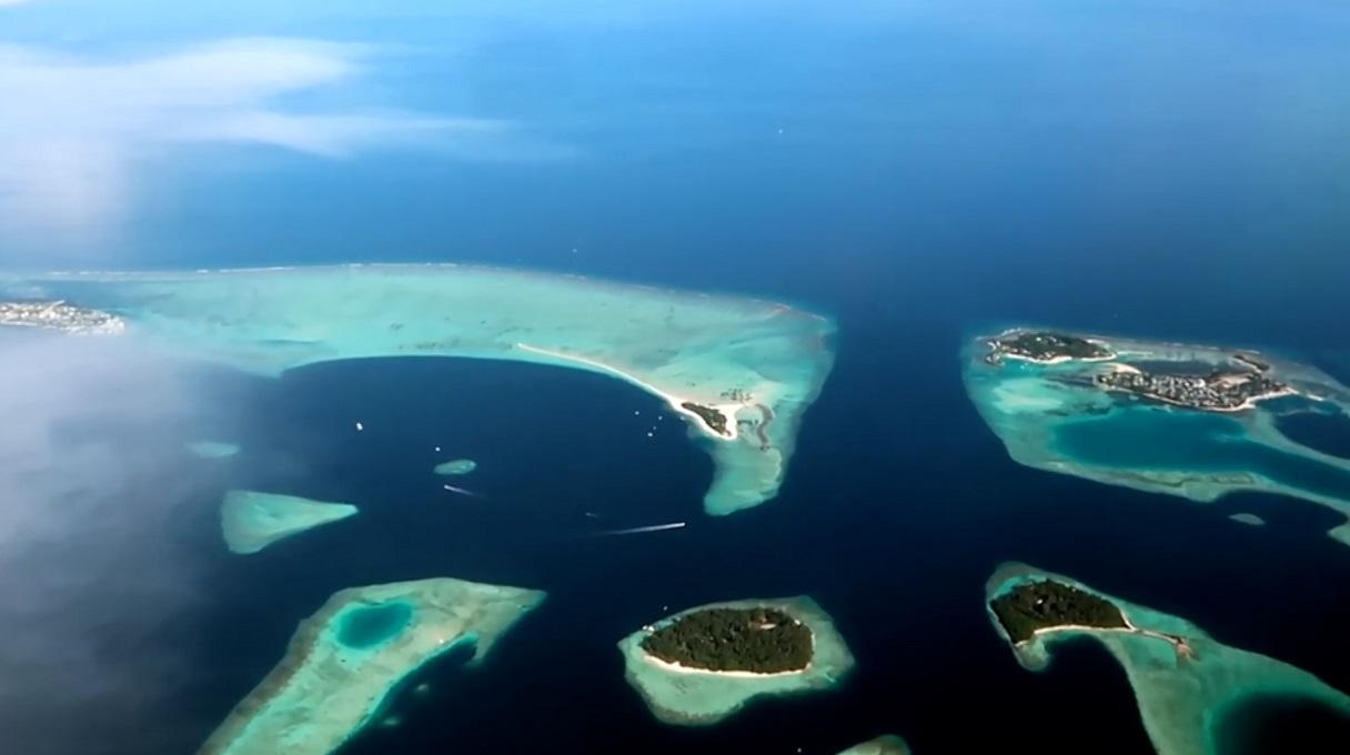 পর্যটনের দেশ মালদ্বীপের চেয়ে কোথায় পিছিয়ে বাংলাদেশ?