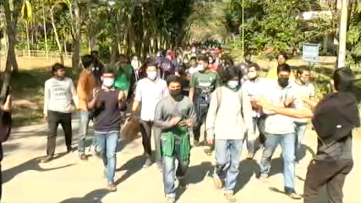 শাবিপ্রবির সিন্ডিকেট নির্বাচন স্থগিত, অব্যাহত রয়েছে আন্দোলন