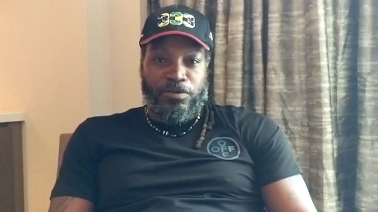 ‘ইউনিভার্স বস এখন ঢাকায়’