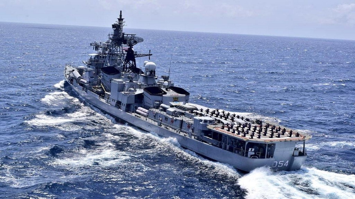 ভারতীয় যুদ্ধ জাহাজে বিস্ফোরণ, নিহত ৩