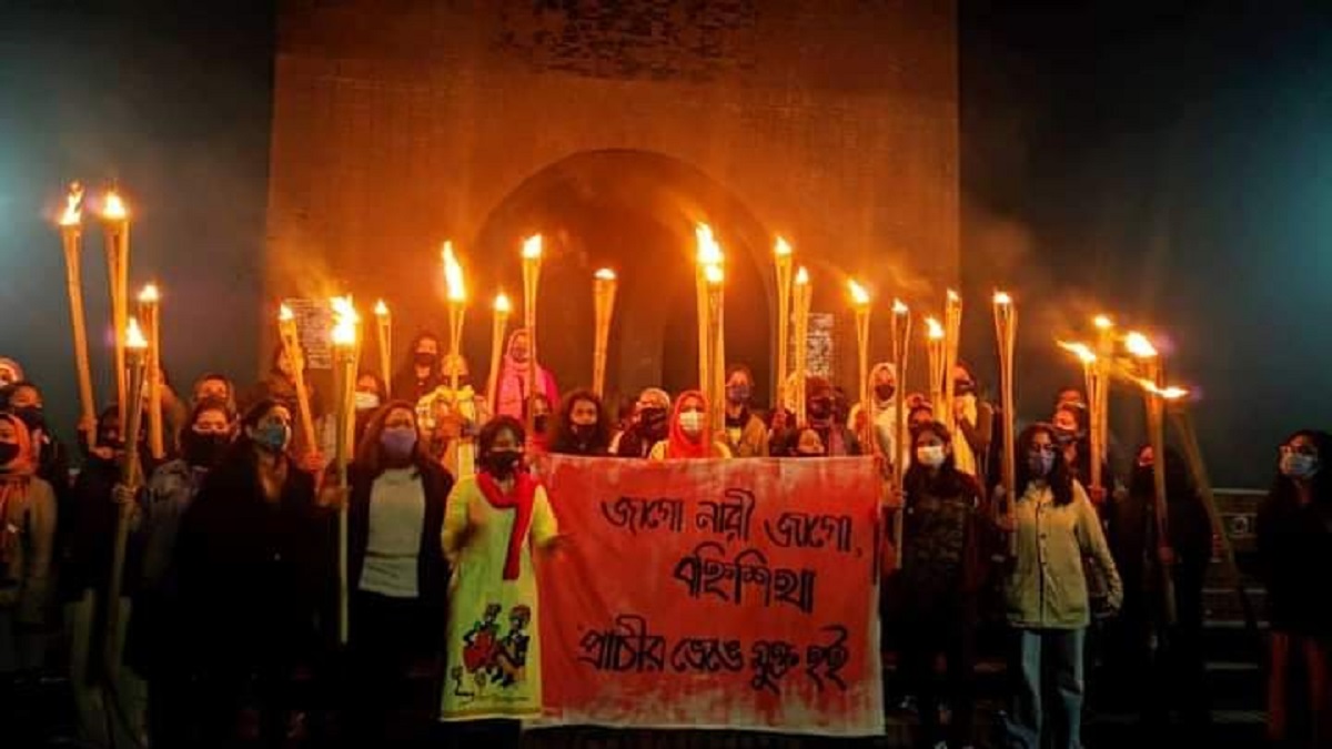 জাবি ছাত্রীদের নিয়ে কটূক্তি: শাবিপ্রবি ভিসির পদত্যাগ চেয়ে মশাল মিছিল