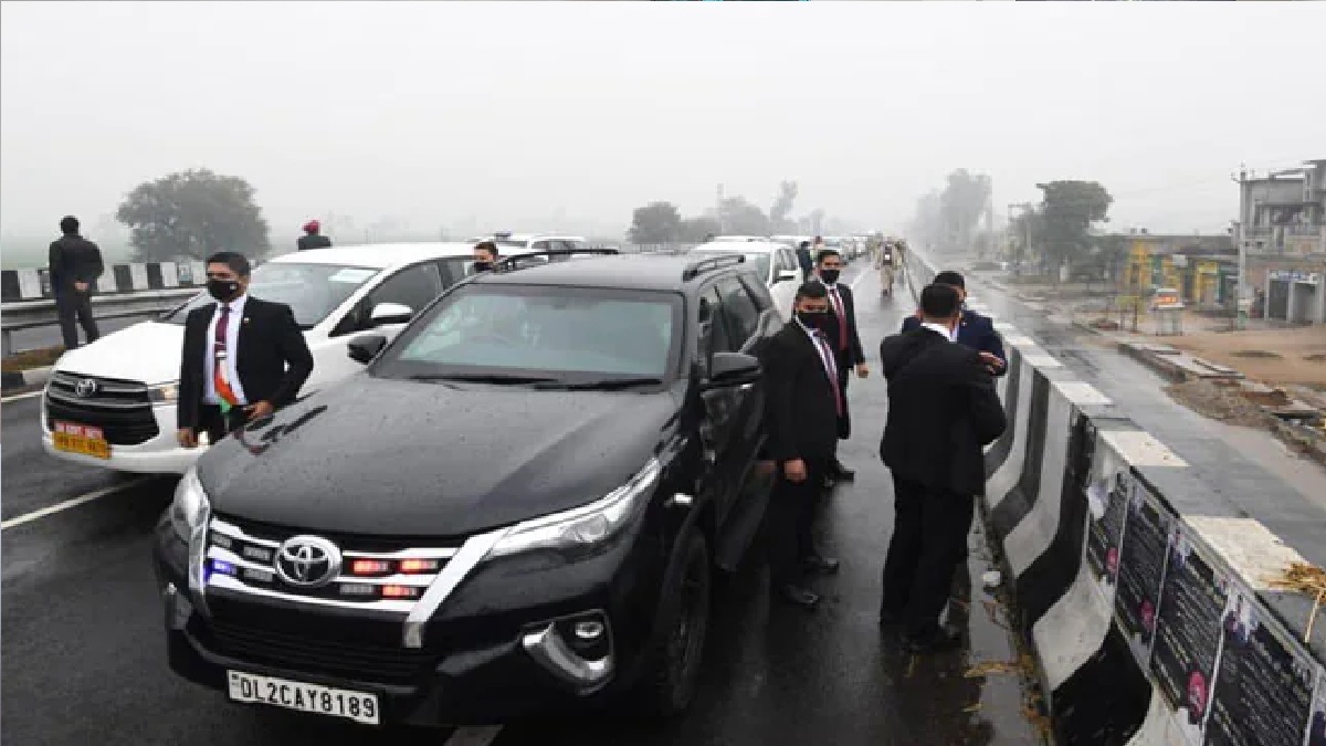 আন্দোলনের মুখে ফ্লাইওভারে ২০ মিনিট আটকা মোদি!