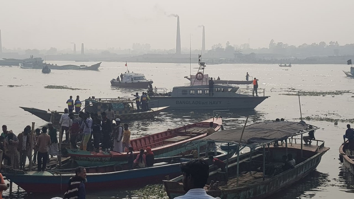 নারায়ণগঞ্জে ট্রলার ডুবির ঘটনায় লঞ্চ জব্দ, মাস্টার ও ড্রাইভারসহ আটক ৪