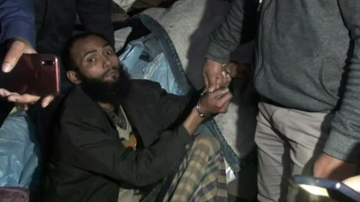 স্ত্রী ও শিশুকন্যাকে খুন করে বস্তাবন্দি করার সময় আটক স্বামী