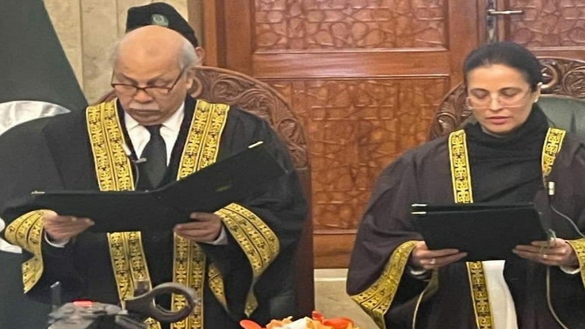 পাকিস্তানের প্রথম নারী বিচারপতি হিসেবে শপথ নিলেন আয়েশা মালিক