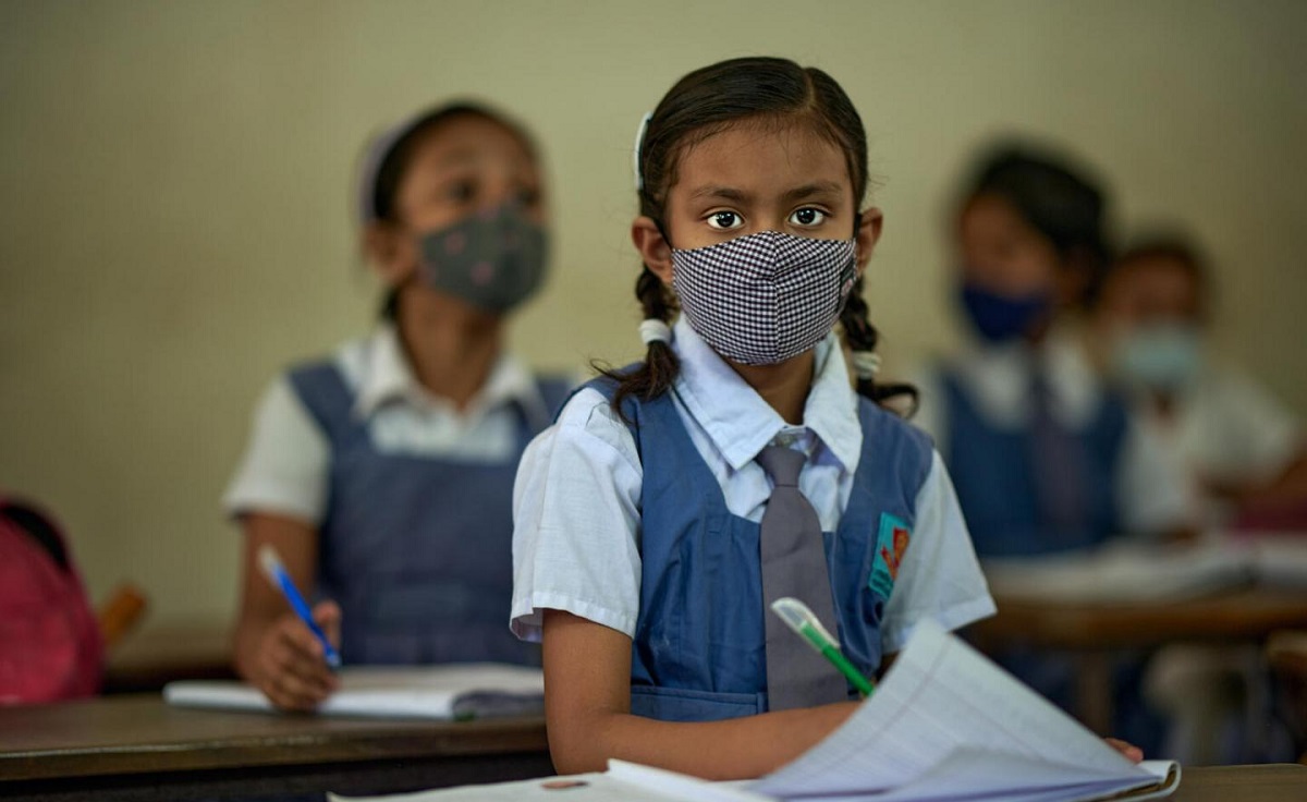 করোনার অজুহাতে শিক্ষাপ্রতিষ্ঠান বন্ধ নয়, খোলা রাখুন: ইউনিসেফ