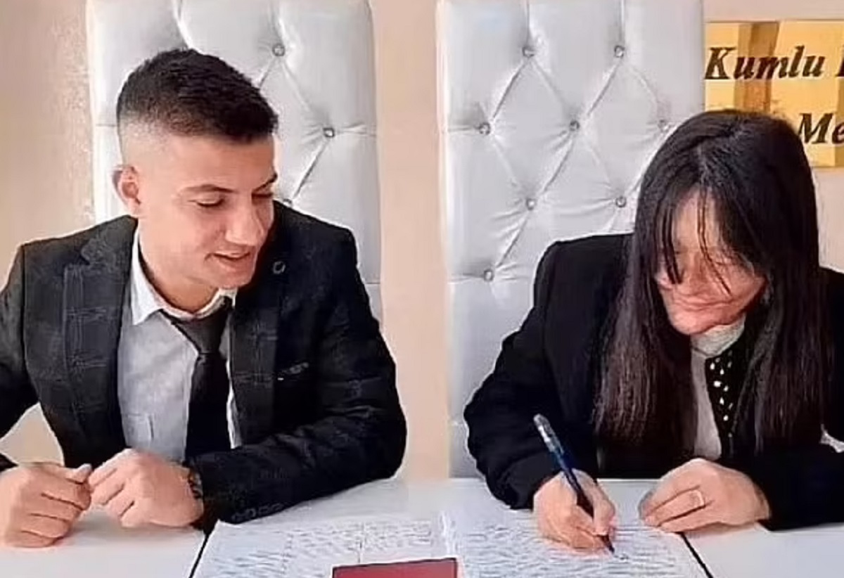 অ্যাসিড হামলাকারীকেই বিয়ে করলেন তরুণী