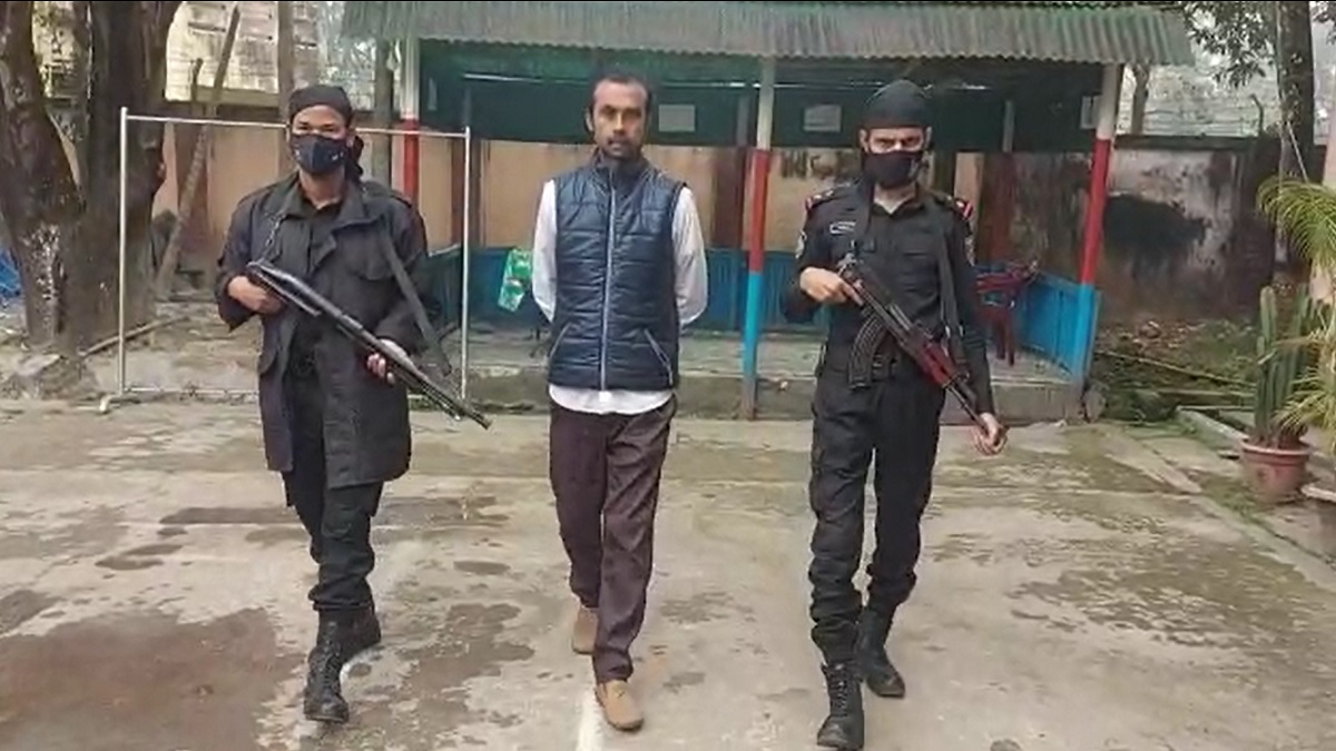 কুমিল্লায় তারকা বানানোর প্রলোভনে স্কুলছাত্রী ধর্ষণ, আইনজীবী গ্রেফতার