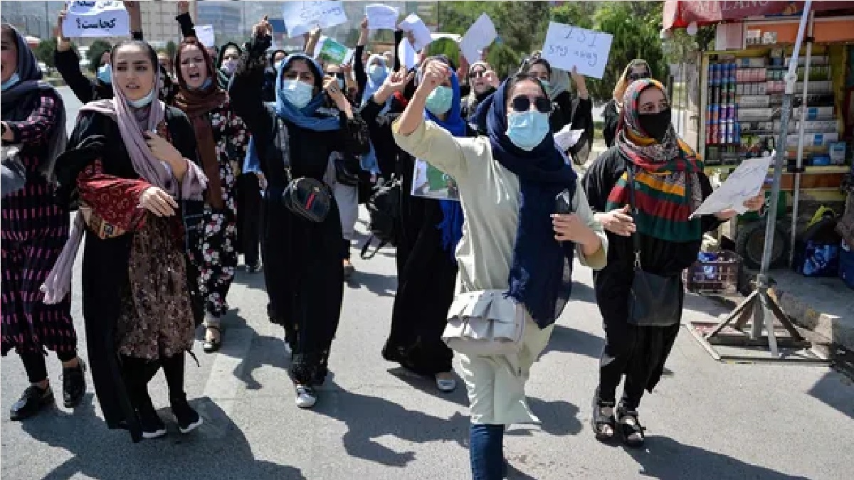 যুক্তরাষ্ট্রের কাছে ৯ বিলিয়ন ডলার ফেরত চেয়ে আফগান নারীদের বিক্ষোভ