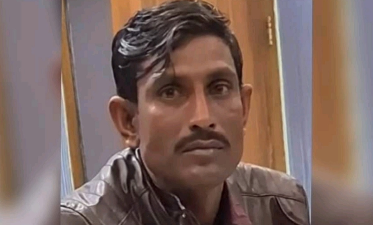 প্রতিপক্ষকে ফাঁসাতে মাকে কুপিয়ে হত্যা