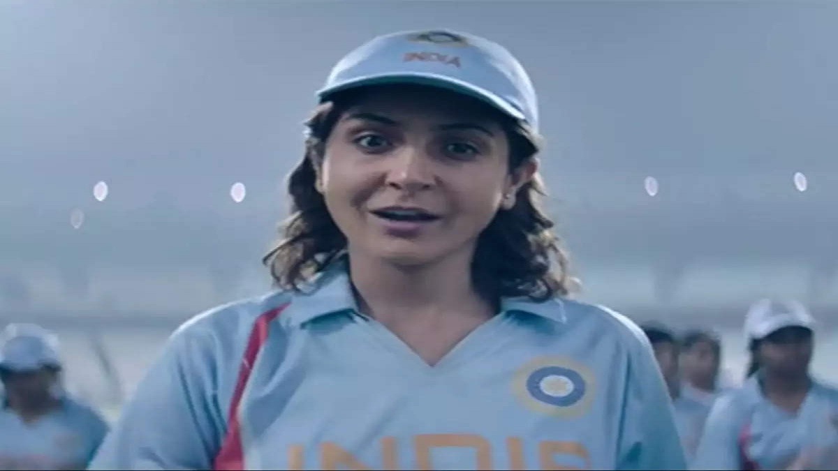 ফাস্ট বোলার হয়ে ফিরছেন আনুশকা শর্মা