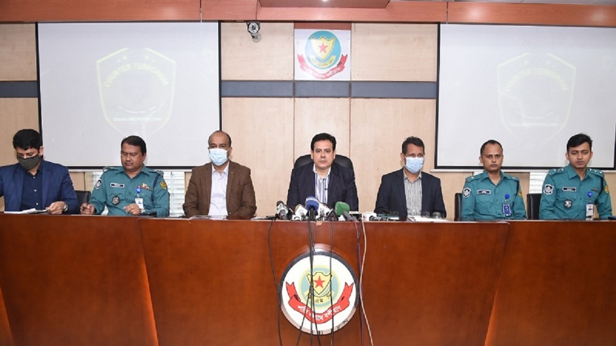 ভারত থেকে পালিয়ে আসা এটিএম কার্ড ক্লোনিং চক্রের মূলহোতা গ্রেফতার