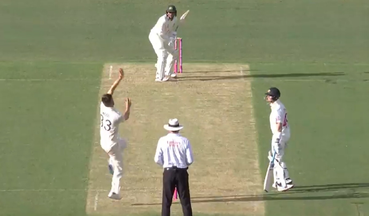 ওসমান খোয়াজার ব্যাটে লড়ছে অস্ট্রেলিয়া