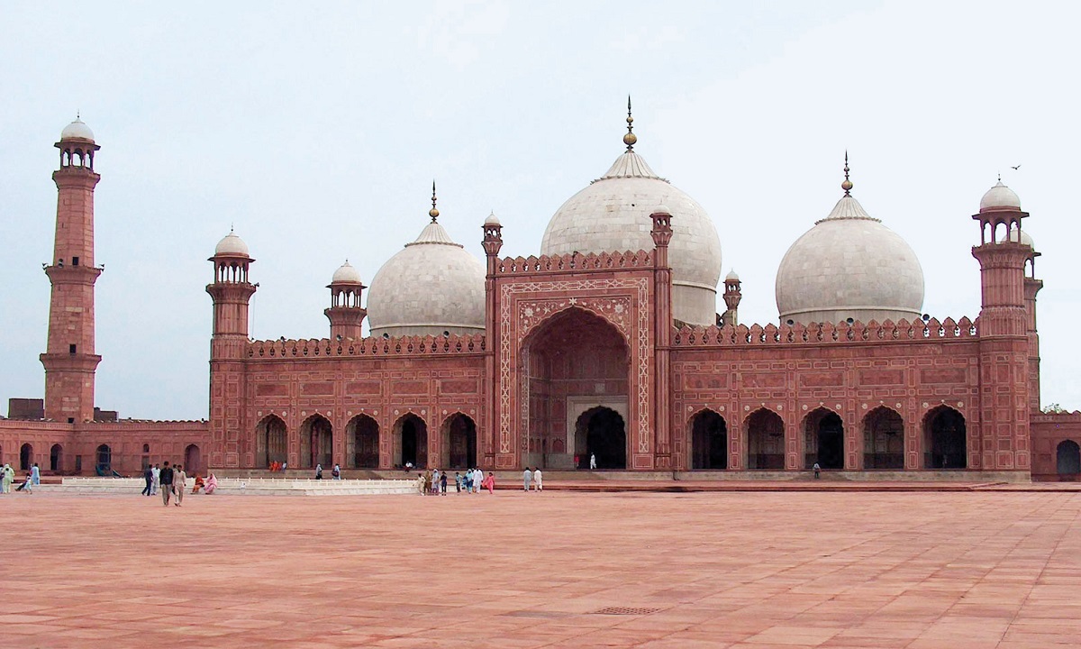 করোনার টিকা না নিলে মসজিদে নামাজ আদায়ে নিষেধাজ্ঞা পাকিস্তানে