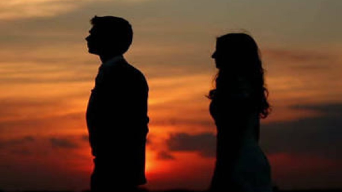 ‘আমি বিবাহিত’, প্রেমিকাকে চিঠি লিখে পালালো প্রেমিক