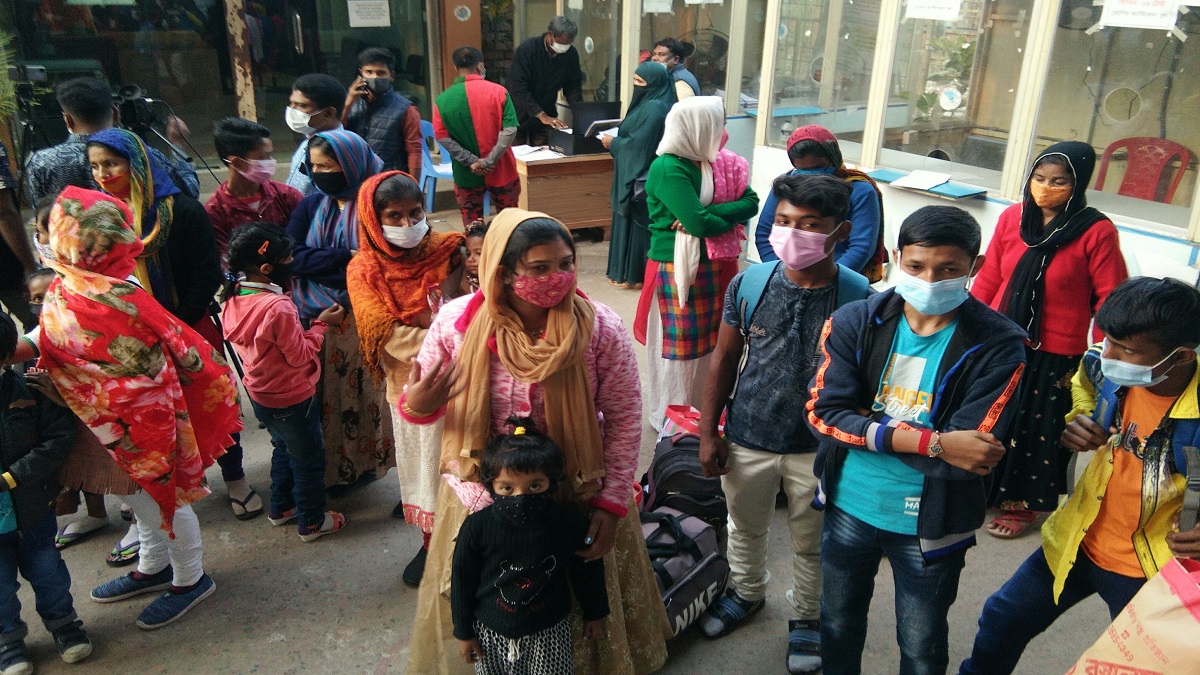 ভারতে সাজাভোগ শেষে দেশে ফিরলেন ৫ শিশুসহ ২১ বাংলাদেশি নাগরিক