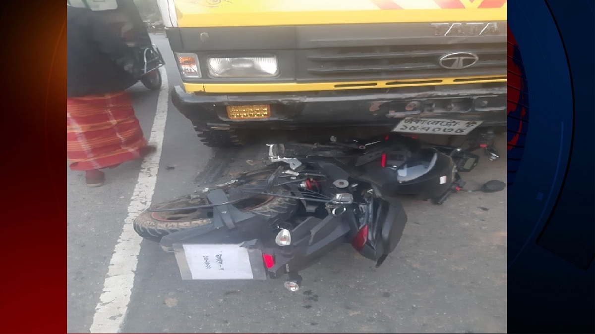 টাঙ্গাইলে ট্রাক চাপায় দুই মোটর সাইকেল আরোহী নিহত
