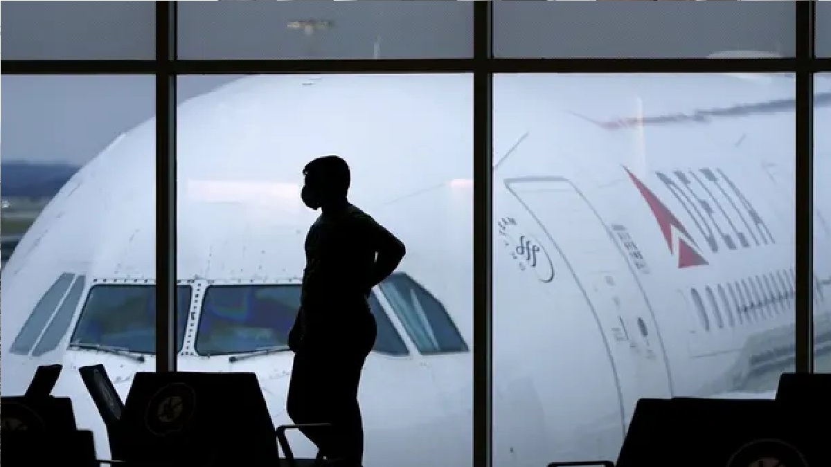 বিমানের ভেতর অশ্লীল অঙ্গভঙ্গি, হতে পারে ২০ বছরের জেল