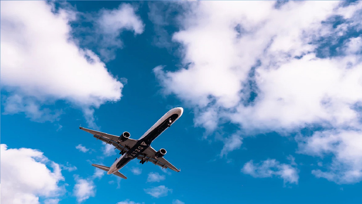 মাস্ক পরতে অস্বীকৃতি জানানোয় মাঝ আকাশ থেকেই ফিরে এলো বিমান