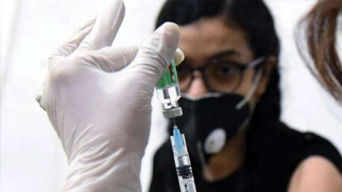 ফাইজার নয়, বুস্টার ডোজে এখন থেকে দেয়া হবে মডার্না