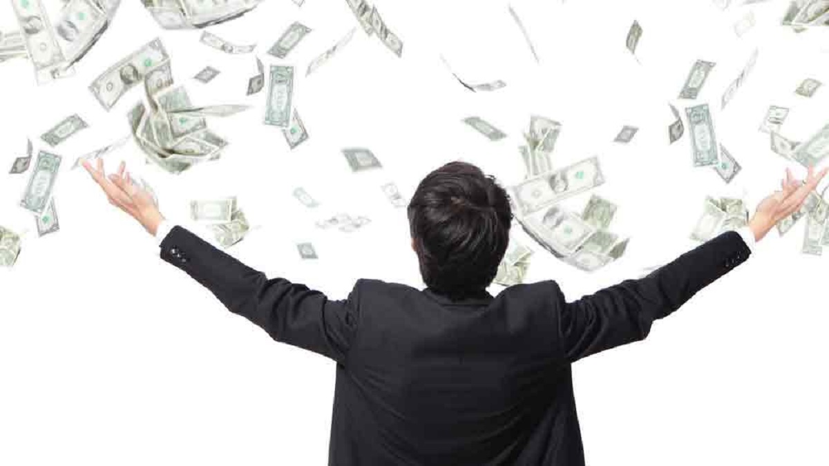 ৩৫ বছর বয়সেই ৩০০ কোটির মালিক, এখন বলছেন এই জীবন একঘেয়ে!