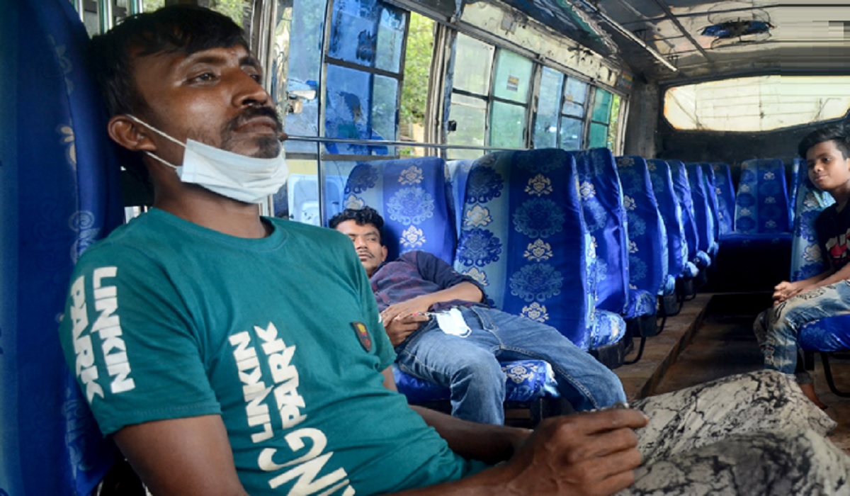 পরিবহন শ্রমিকদের লাগবে টিকা সনদ, এ নিয়ম মানা সম্ভব?