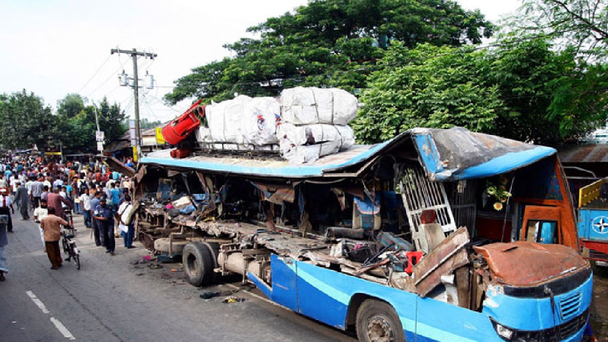 বছরে সড়কে ঝরেছে প্রায় ৮ হাজার প্রাণ