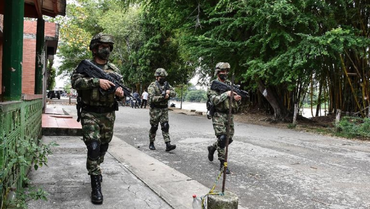 কলম্বিয়ায় দুই সশস্ত্র গোষ্ঠীর সংঘর্ষ, নিহত কমপক্ষে ২৩