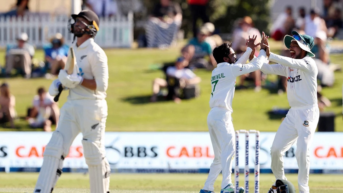 এটা হতাশাজনক, মুমিনুলের বলে আউট হয়ে ডেভন কনওয়ে