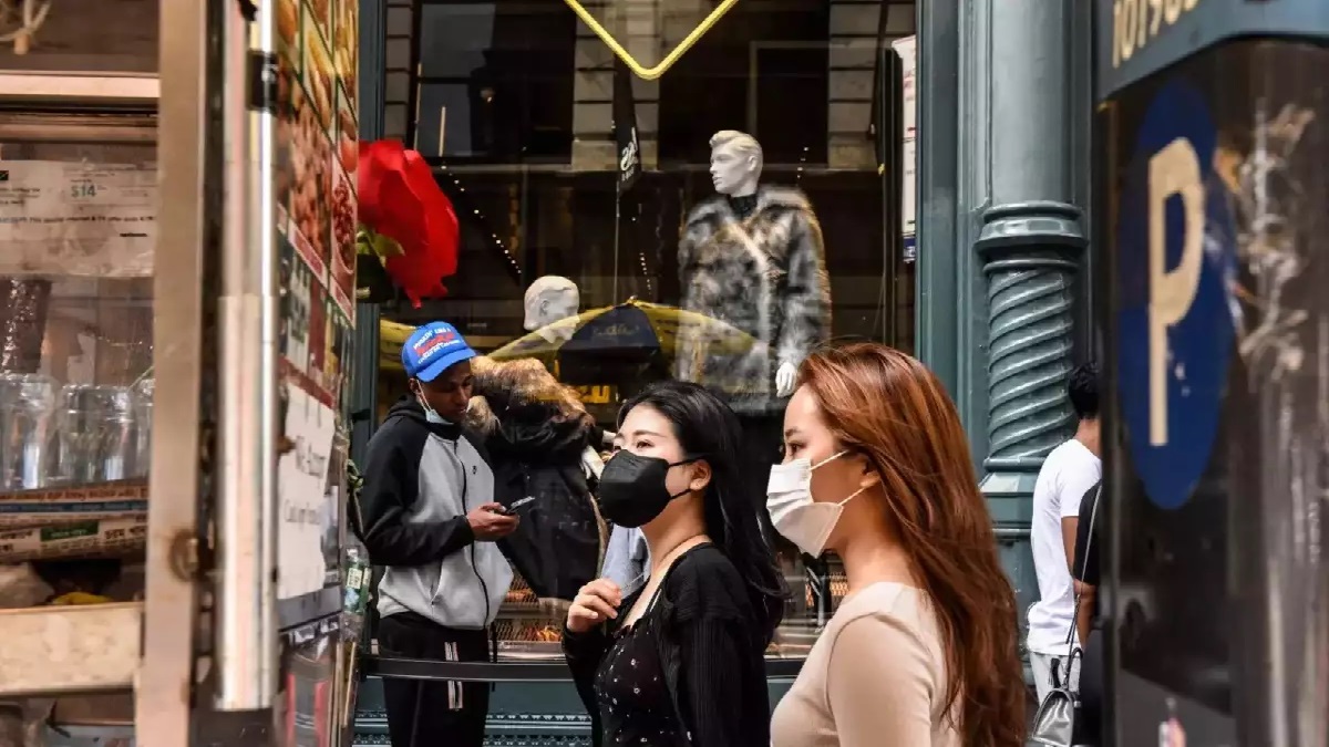 কোভিড বিধিনিষেধ তুলে নিচ্ছে ব্রিটেন