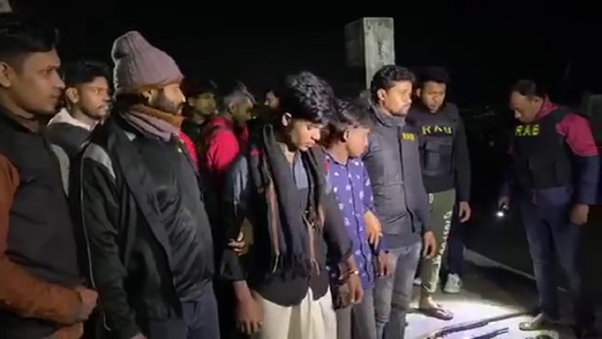 বঙ্গোপসাগরে ছদ্মবেশে র্যাবের অভিযান, ৬ দস্যু আটক