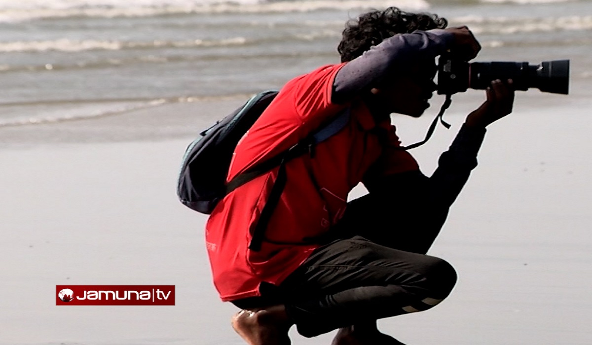 ভাড়ায় সনদ নিয়ে ছবি তুলছেন কক্সবাজারের ফটোগ্রাফাররা
